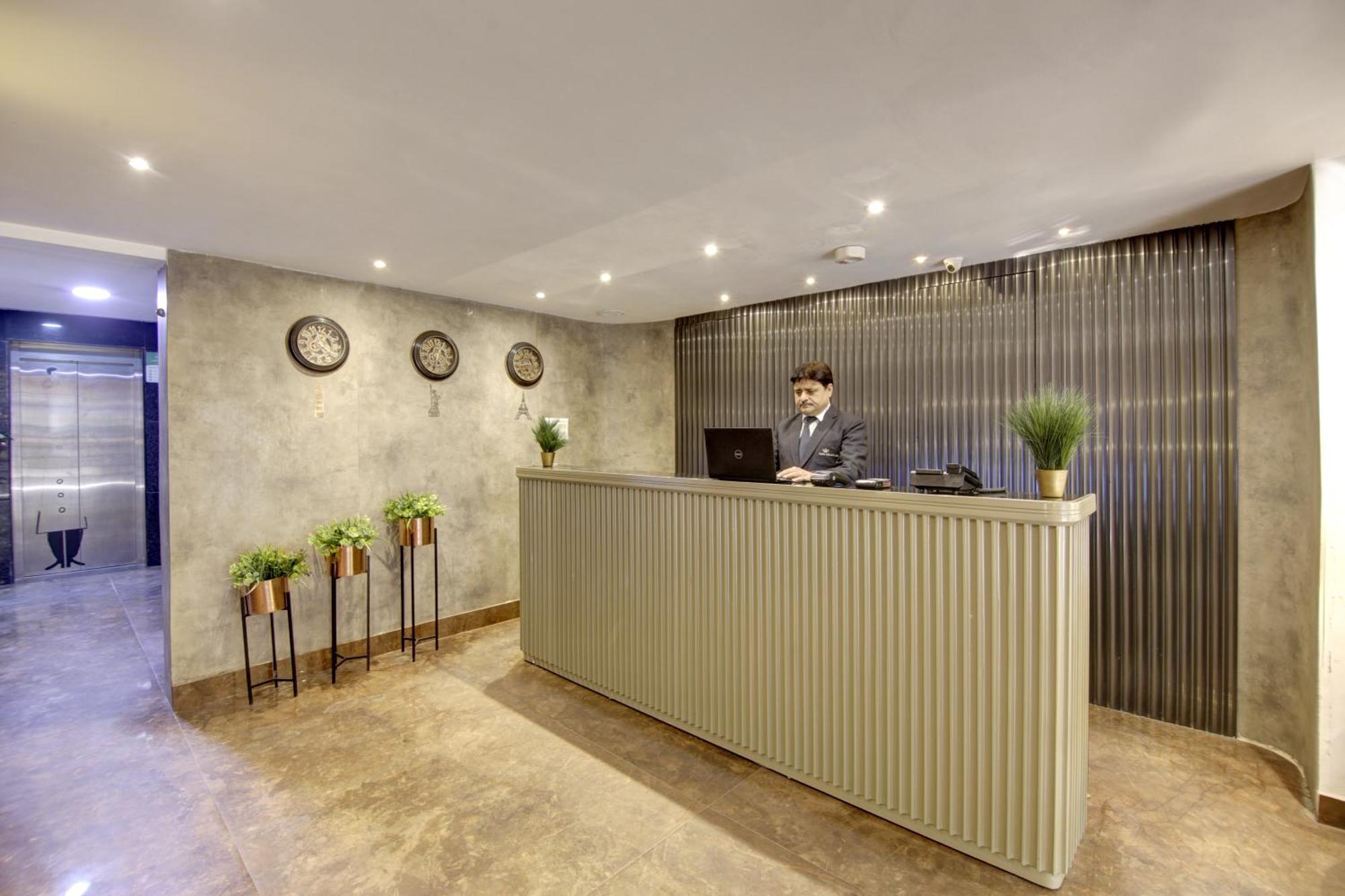 Hotel Town Grand Patel Nagar New Delhi Eksteriør billede